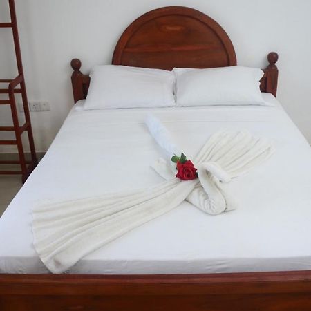 White Baby Otel Hikkaduwa Dış mekan fotoğraf
