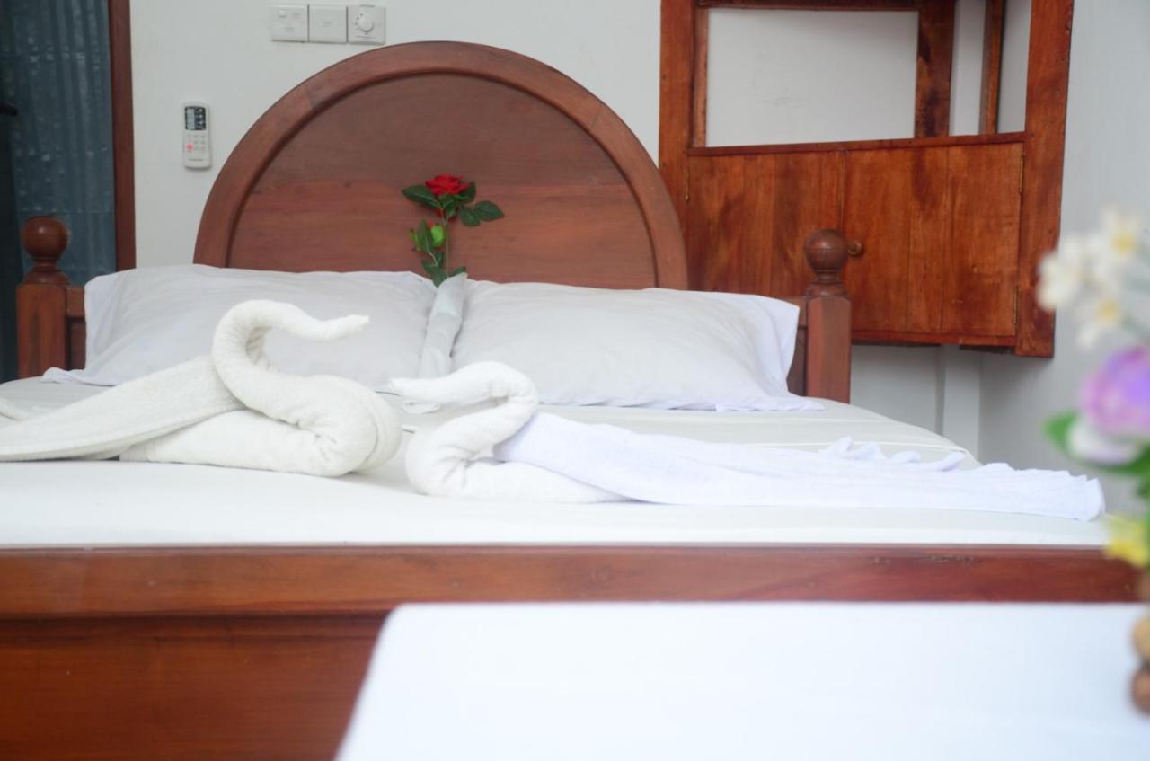 White Baby Otel Hikkaduwa Dış mekan fotoğraf